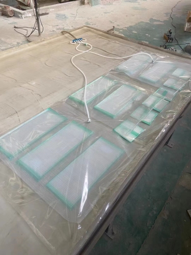 Disposable vacuum bag for laminate glass