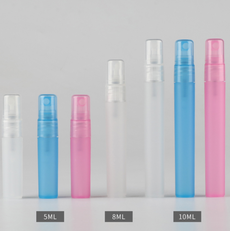 5ml 8ml 10ml プラスチックのPP製スプレーボトル，赤、くもりと青いカラーあります。