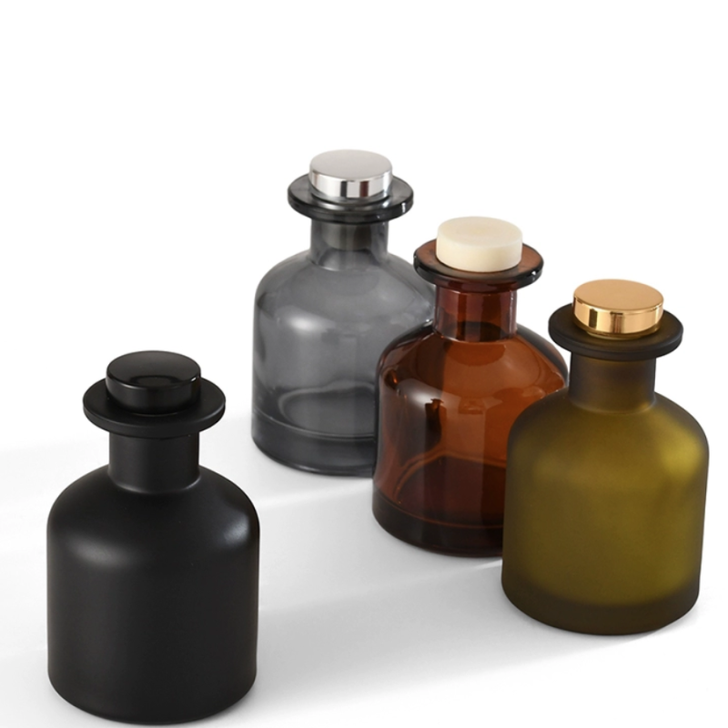 130ml  丸い黒、白、グレー、茶色の各カラーのアロマテラピーガラス瓶在庫！