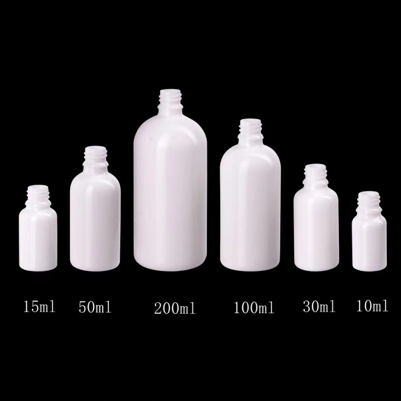 18mm口径ガラス瓶。5ml 10ml 15ml 20ml 30ml 50ml 100ml瓶。茶色、ブルー、緑、クリアー、黒い、白い　6カラーのガラス瓶、遮光瓶、エッセンシャルオイル瓶、アロマ瓶。