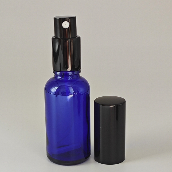 ３０mlスプレー付きガラス瓶；クリアー、茶色、ブルー、白い、黒い、緑　６カラーあります。アルミナーミストスプレー遮光瓶